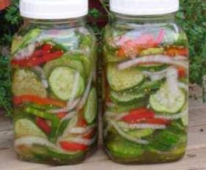 Refreshing Cucumber Salad in a Jar: A Perfect Meal Anytime