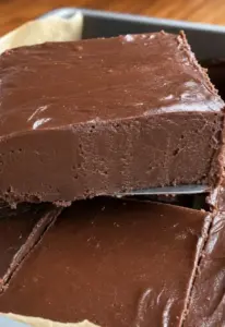 Old-Fashioned Chocolate Fudge (Easy Homemade Fudge Recipe)